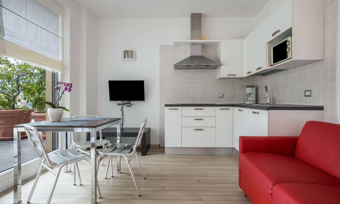 Malcesine Apartment | Apartment 'Bilo Vista Piscina Villa Treccani' with Lake View, Wi-Fi and Air Conditioning