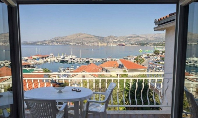 Okrug Gornji Apartment | Apartment Biserka - 50 m from beach : A5(4) - Okrug Gornji, Island Ciovo, Croatia