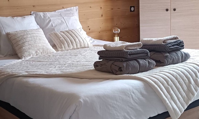 Saint-Jean-de-Sixt Apartment | Apartment, bottom of chalet 5 min from La Clusaz & Grand Bo.