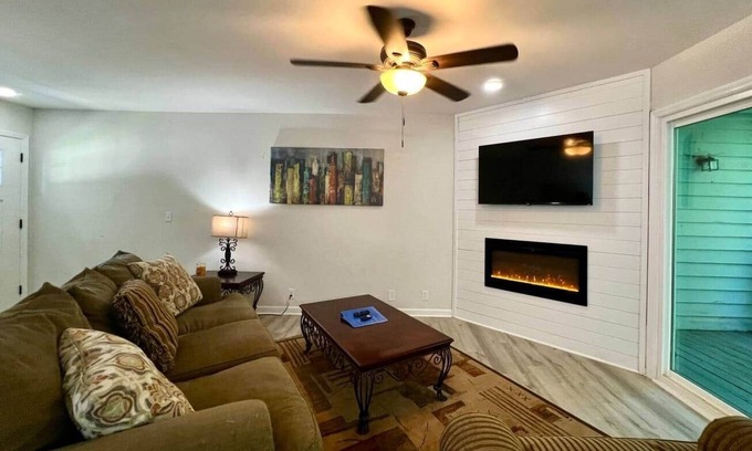 Westminster Apartment | Apartment by Forest Access to Clemson & Lakes