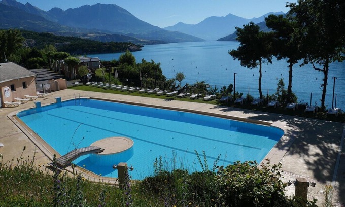 Chorges House | Apartment by Lake Serre-Ponçon with Pool