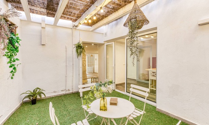 Llanca Apartment | Apartment 'Ca La Maca' with Wi-Fi and Air Conditioning
