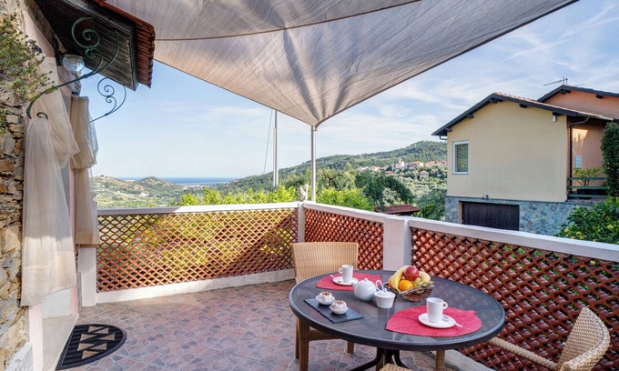 Dolcedo Apartment | Apartment 'Casa Cen' with Sea View, Private Terrace and Wi-Fi