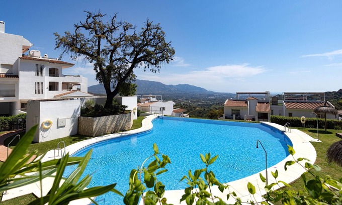 Ojen Apartment | Apartment 'Casa de Mairena' with Sea & Mountain View and Wi-Fi