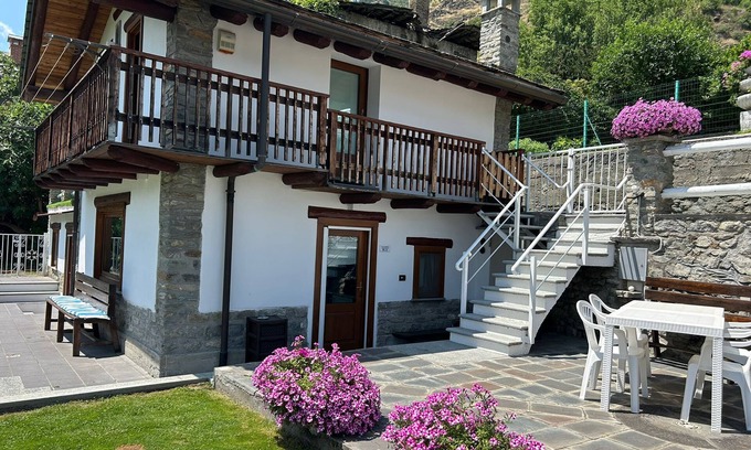 Montan-Angelin-Arensod Apartment | Apartment 'Casa Sabrina - Appartamento Bianco' with Mountain View, Private Terrace and Wi-Fi
