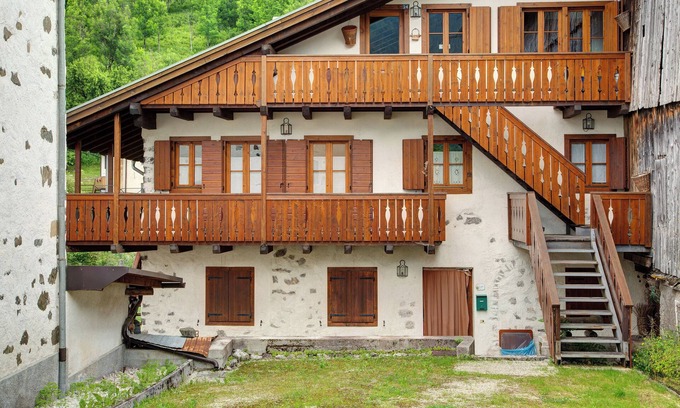 Vodo Cadore Apartment | Apartment 'Casa San Giovanni 2 A Vinigo' with Mountain View, Balcony and Wi-Fi