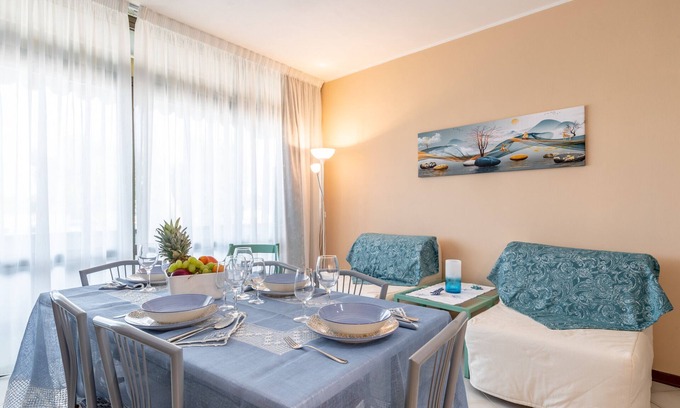 Marina di Pietrasanta Apartment | Apartment 'Casa Vacanza Marina Di Pietrasanta' with Mountain View, Wi-Fi and Air Conditioning