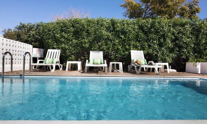 Falfosa House | Apartment 'Casa Xarém - Vinhas De Nexe' with Shared Pool, Wi-Fi and Air Conditioning