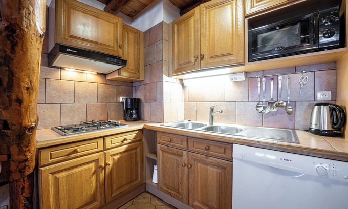 Bonneval-sur-Arc Apartment | Apartment 'Chamois' with Mountain View, Balcony and Wi-Fi