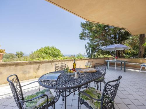 Santa Flavia Apartment | Apartment Cicladi Milos by Interhome