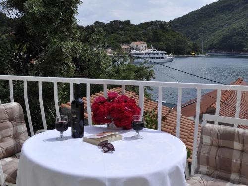 Okuklje Apartment | Apartment Danijela Mljet - Studio Apartment with Balcony and Sea View