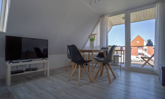 Norddeich Apartment | Apartment 'Deichkieker' with Shared Garden and Wi-Fi