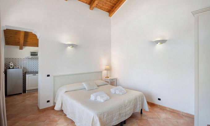 Bomerano Apartment | Apartment 'Delizioso Chalet Con Ampio Giardino' with Mountain View, Wi-Fi and Air Conditioning