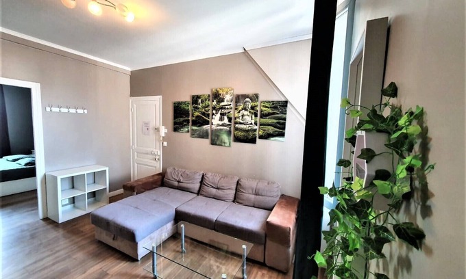 Laon Sud Apartment | Apartment designed by architect. Close to the train station and center of Reims