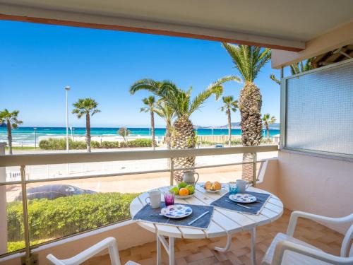 Saint-Cyr-sur-Mer Apartment | Apartment Dio Brasil-2 by Interhome