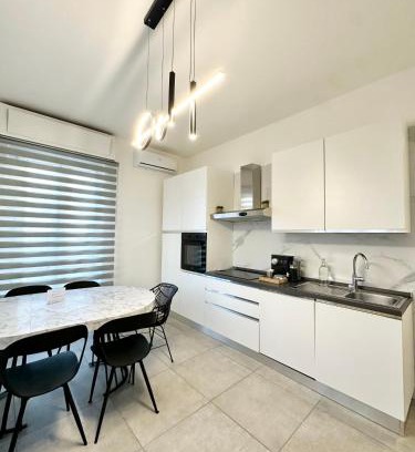 Albate Apartment | Apartment Dolce Vita- 2 Free Parking- Self check-in