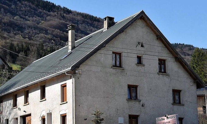 Les Lolettes Apartment | Apartment "Doudou Vercors" with Wi-Fi & Terrace