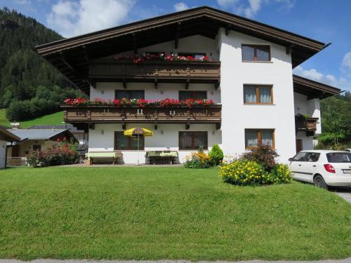 Aschau Im Zillertal Apartment | Apartment Elisabeth-3 by Interhome
