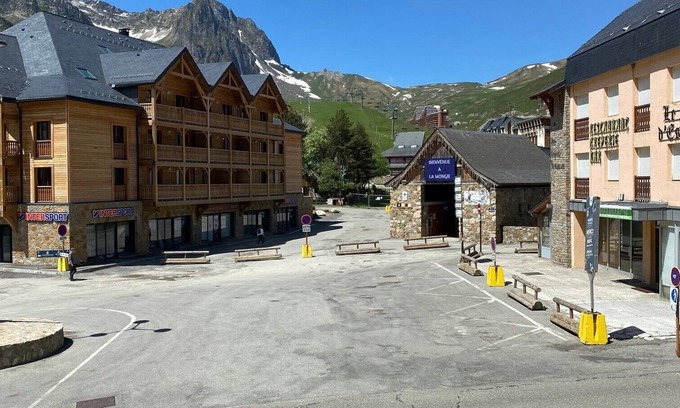 La Mongie Apartment | Apartment facing the slopes - resort center - ideal for families