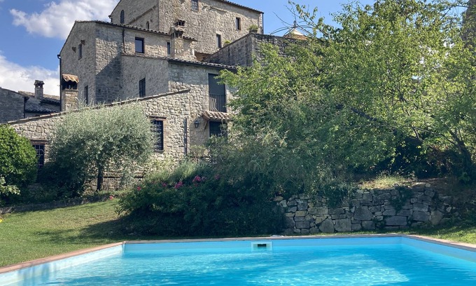 Acqua Loreto Apartment | Apartment facing the pool in medieval village with view of Todi