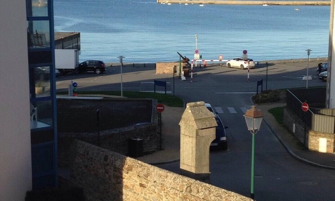 Roscoff Apartment | Apartment facing the sea