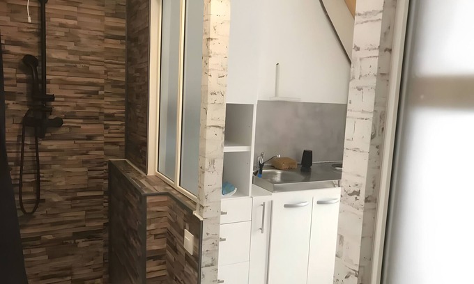 Muides-sur-Loire House | Apartment 'Fanny's House 2' with Private Terrace, Wi-Fi and Air Conditioning
