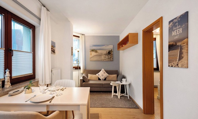 Alt-Travemunde/Ronnau Apartment | Apartment 'Ferienwohnung Strandquartier' with Private Terrace and Wi-Fi