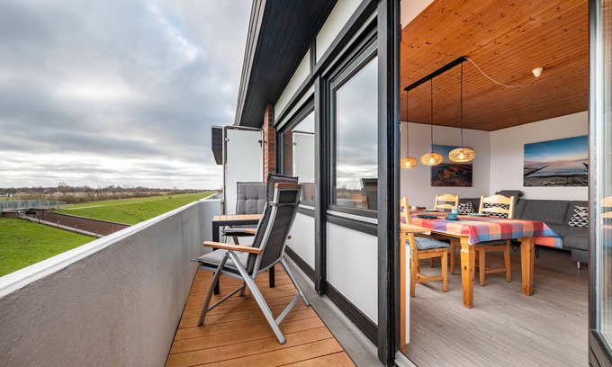 Schillig Apartment | Apartment 'Ferienwohnung 25 Strandkorb, 50 Qm' with Sea View, Balcony and Wi-Fi