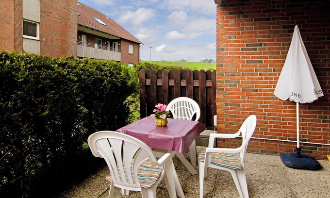 Norddeich Apartment | Apartment 'Ferienwohnung 47 Haus Seestern' with Private Terrace and Wi-Fi