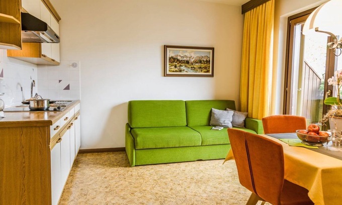 Lana Apartment | Apartment 'Ferienwohnung Lanz 2' with Mountain View, Private Garden and Wi-Fi