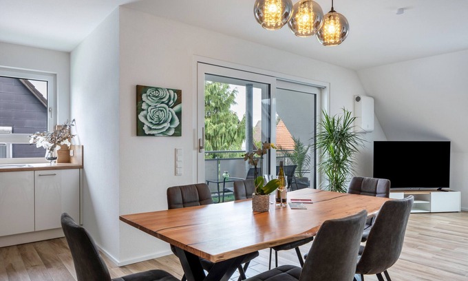 Ebringen Apartment | Apartment 'Fewo Ebringen Vogesenblick' with Balcony and Wi-Fi