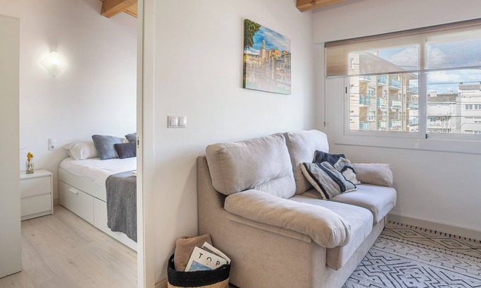 Eixample Apartment | Apartment 'Flat In Girona City Centre' with Shared Terrace and Air Conditioning