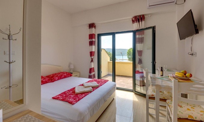 Meljine Apartment | Apartment for 2 guests with sea view in Herceg Novi