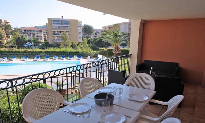 Sainte-Maxime City Centre Apartment | Apartment for 4 people - Swimming pool - Air conditioning - WiFi - Sainte Maxime - Rated 3*