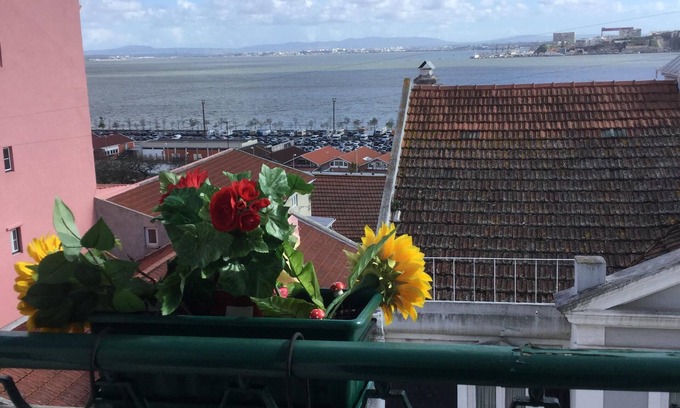 Santos Apartment | Apartment for 6 people with views over the Tagus
