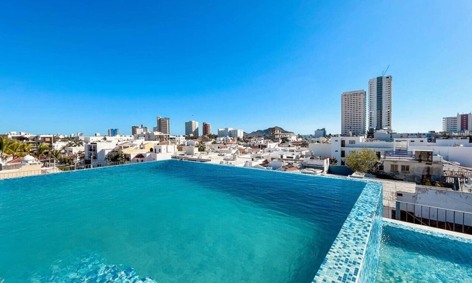 Zona Dorada Apartment | Apartment for 7 people with pool on the 3rd floor