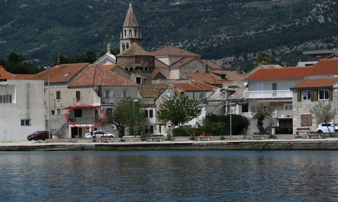 Kastel Kambelovac Apartment | Apartment for two by the sea in Kastel Kambelovac near Split
