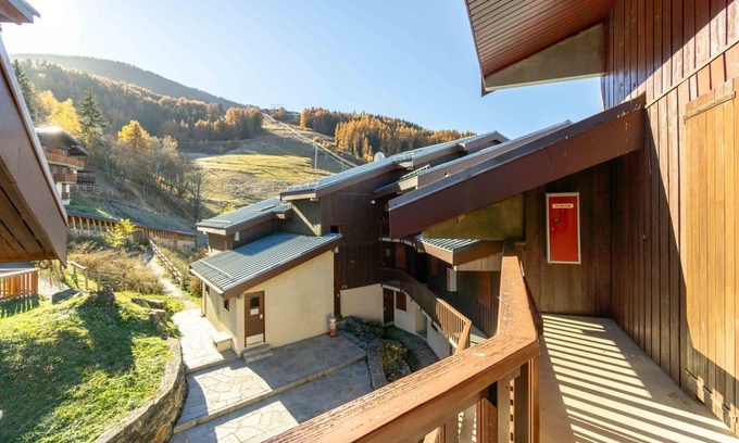 Montchavin Apartment | Apartment 'Appart Situ Au Pied Des Pistes' with Balcony