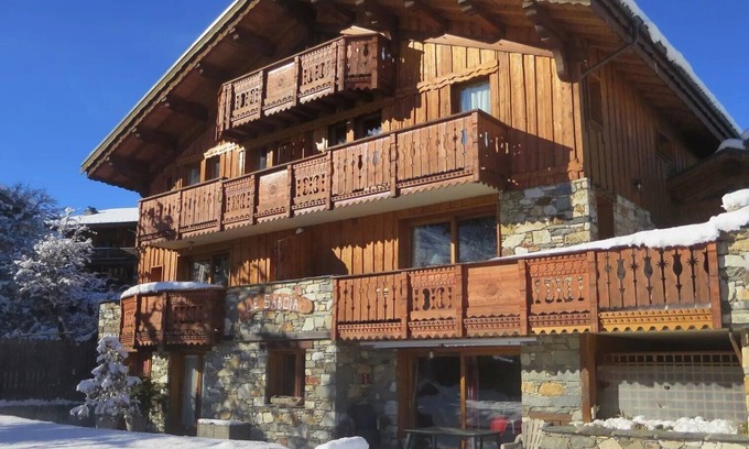 Montchavin Apartment | Apartment 'Le Tyrol' with Mountain View, Shared Garden and Balcony