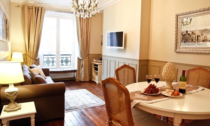 Quartier de la Plaine-de-Monceaux House | Apartment Arc de Triomphe