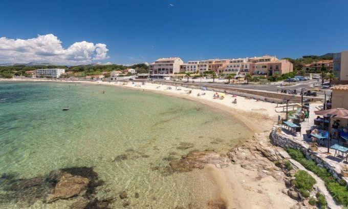 Le Brusc Apartment | Apartment 4 beds ideally located on the beach front