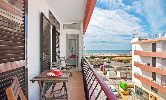 Vila Real Santo Antonio Apartment | Apartment 'Frente Ao Mar' with Sea View, Wi-Fi and Air Conditioning