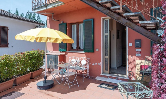 Buggiano Apartment | Apartment 'Fuga In Toscana' with Shared Garden and Wi-Fi