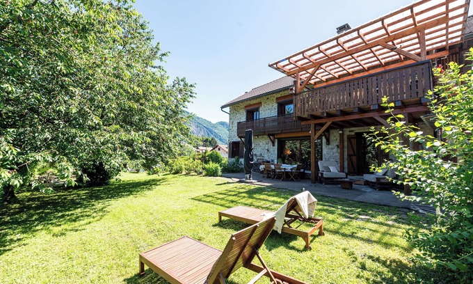 Giez Apartment | Apartment 'Gîte Chapô Julô - L'originel' with Mountain View, Private Terrace and Wi-Fi