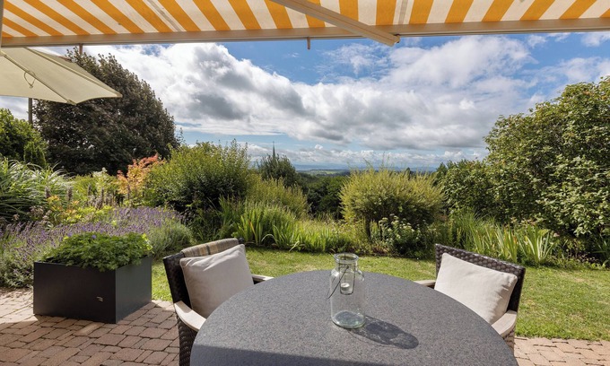 Hoechenschwand Apartment | Apartment 'Garden Suite' with Mountain View, Private Terrace and Wi-Fi