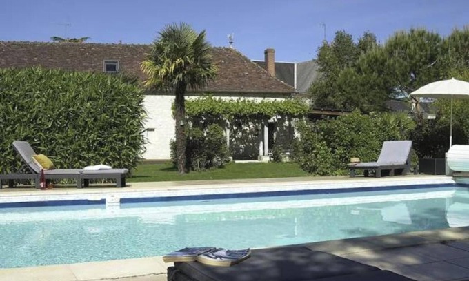 Les Ormes Cottage | Apartment 'Gîte Pierre De Ronsard' with Shared Pool, Private Terrace and Wi-Fi