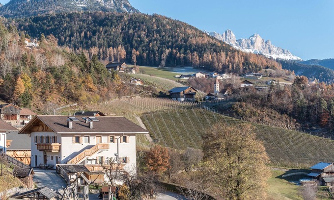 Fie allo Sciliar Apartment | Apartment "Guntschöllerhof Hochwart" with Mountain View, Wi-Fi, Balcony & Garden