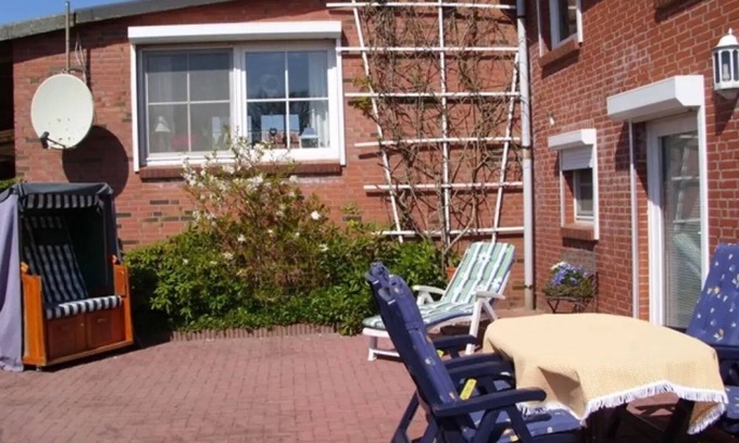 Sankt Michaelisdonn Apartment | Apartment 'Haus Schröder' with Shared Terrace, Shared Garden and Wi-Fi