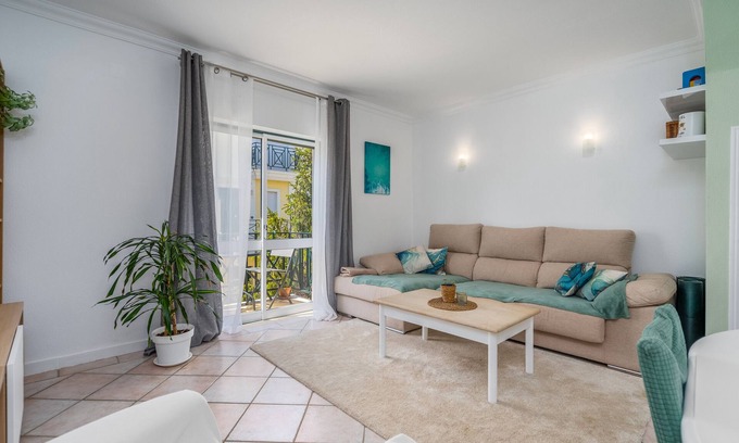 Montes de Alvor Apartment | Apartment 'Harmony Home' with Balcony and Wi-Fi