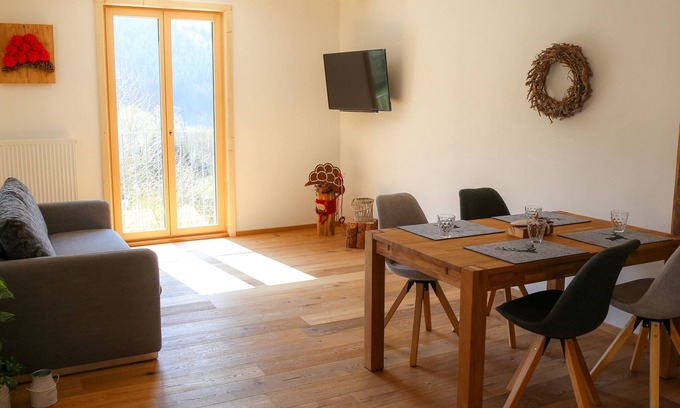 Lautenbach Apartment | Apartment 'Heimatglück 1, Hundefreundlich' with Shared Terrace, Balcony and Wi-Fi